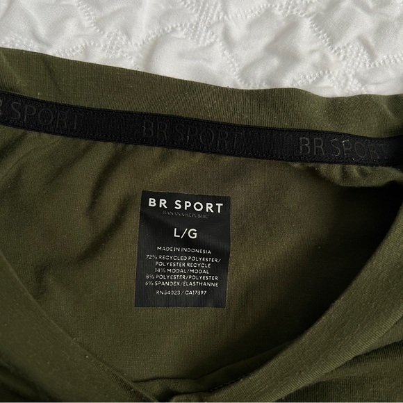 Banana Republic BR Sport Plain Army Green Tees T-shirt - Large - Picture 3 of 10